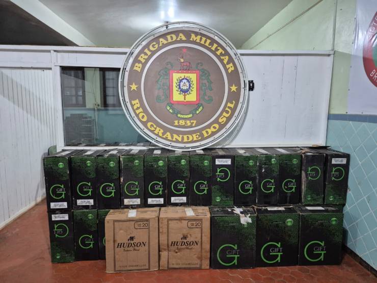 Brigada Militar apreende em Crissiumal mais de 15 mil maços de cigarros contrabandeados